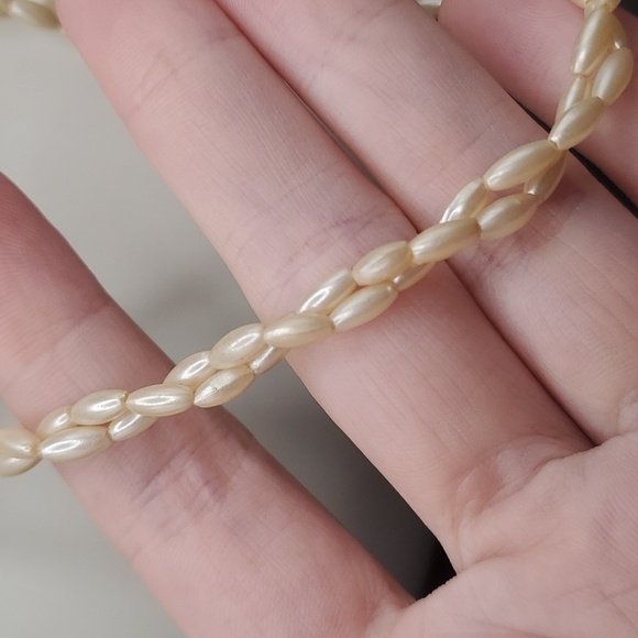 N3039 vine twist pearl faux necklace - Picture 2 of 2